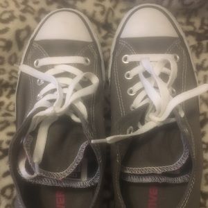Gray converse with pink accent, double tongue.